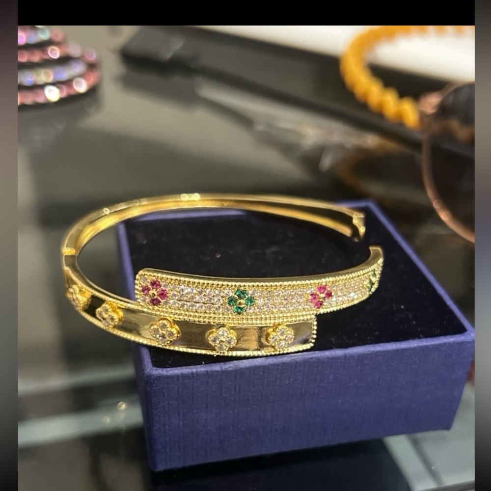 14kt Gold plated clover bracelet with clear Swarovski elements #121 - Picture 11 of 11